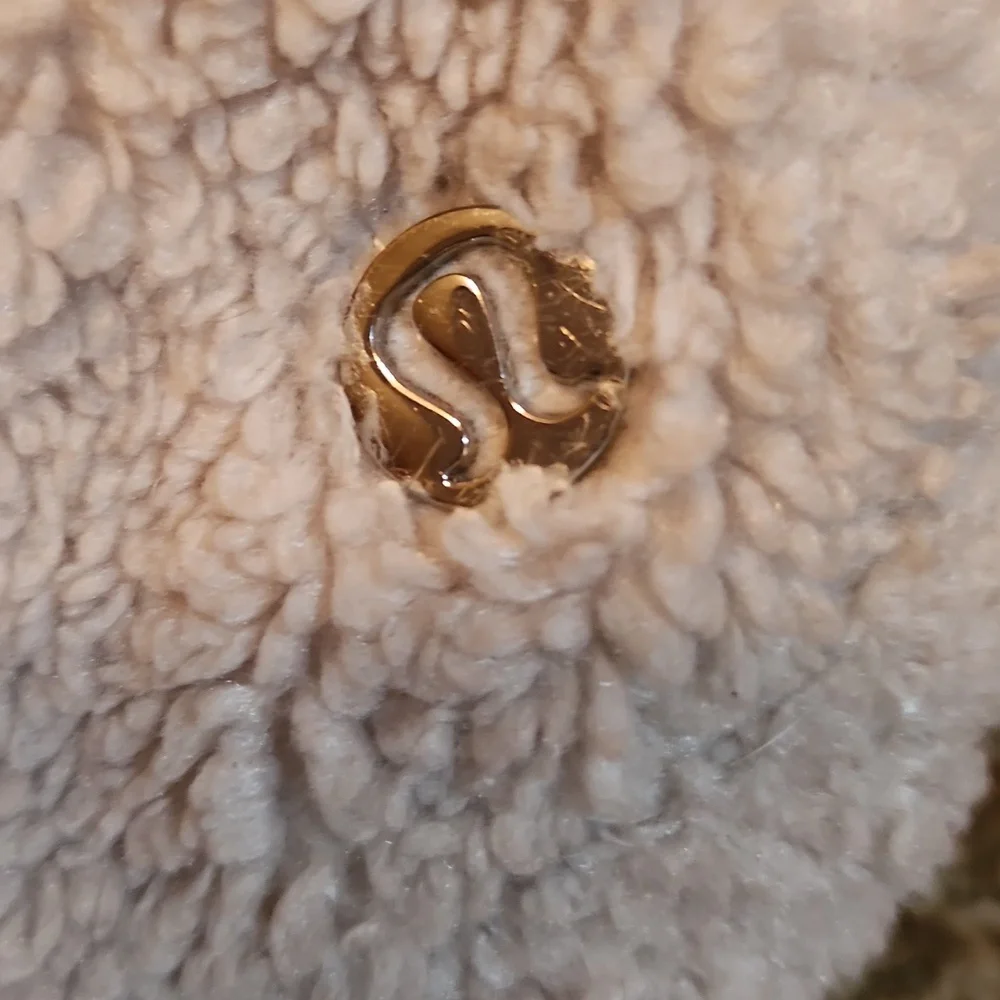 Lululemon Athletica Tan Sherpa Belt Bag - Picture 2 of 11